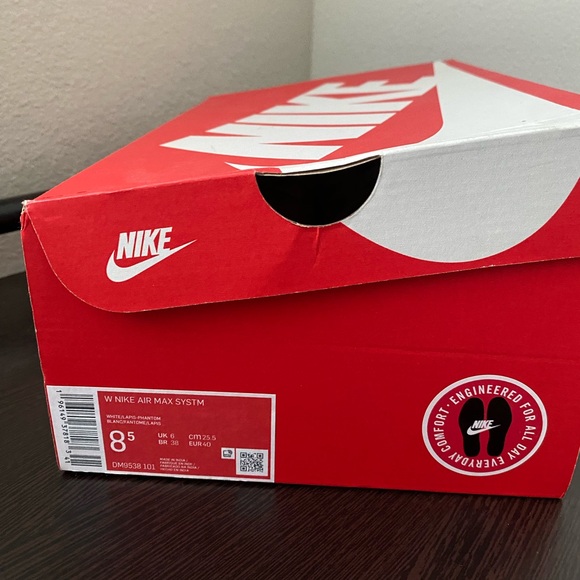 Nike Women's Air Max SYSTM 'White Bright Crimson
Lapis' sneakers - Picture 9 of 9